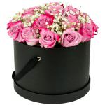 Цветы в коробке с гипсофилами