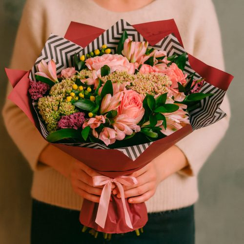 Цветочный букет «Розовый шарм»